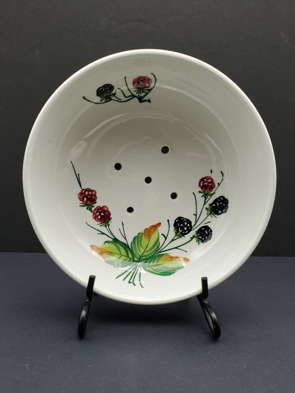 Ceramic Berry Colander White Ceramic Fruit Bowl with Raspberries & Blackberries